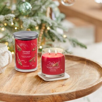 Sparkling Cinnamon Signature Candle ( trblietavá škorica ) - Vonná sviečka
